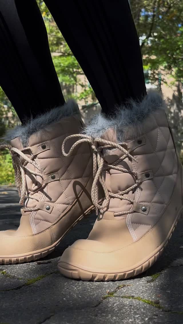 Unbezahlte Werbung 
@saguaroshoes_de 
✨ Warmth. Style. Comfort. ✨
These suede Saguaro boots are your must-have this winter ❄️
✔ Waterproof material — no worries about snow or slush
✔ Soft faux fur collar for extra coziness and chic
✔ Playful color palette — perfect for your winter looks
💫 Every walk feels like pure joy in them!
#Saguaro #WinterStyle #comfort