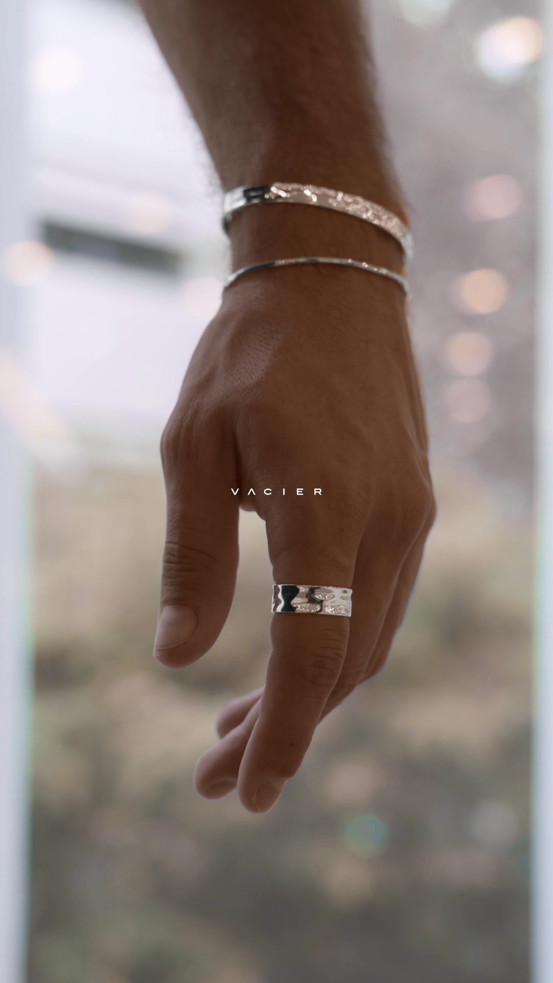 Minimalist design. Everyday durability.
Sculpted to move with you.