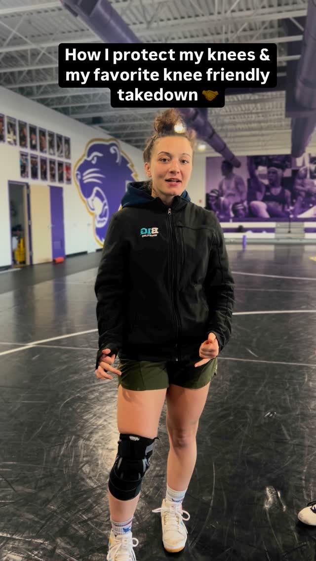 Me🤝Knee friendly takedowns 

When I dislocated my kneecap in 2019 and tore off the cartilage under my kneecap, I had to make a LOT of changes.

There were some days I couldn’t hop on my leg or defend singles, I couldn’t run long distance, and was a lot more limited in the weight room. I had to work really hard to find a way around those issues in my wrestling style and training.

Recently, I just had my 8th round of PRP in my knee, and started using @anaconda knee braces.

Coming from the wrestling world, I’m used to pretty thin knee pads with not much support. Anaconda knee braces have compression, 3D gel padding, optional lateral support.

@anaconda_fightwear was nice enough to give me a discount code to share with all of you! 

Use code EMMA89311 for 15% off your order 🥳
